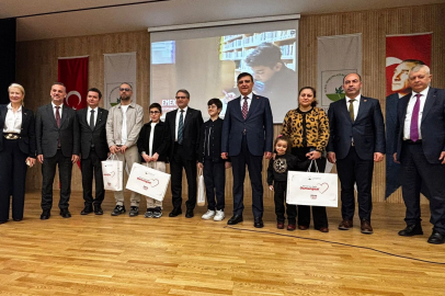 Bursa'da en çok kitap okuyanlar ödüllendirildi